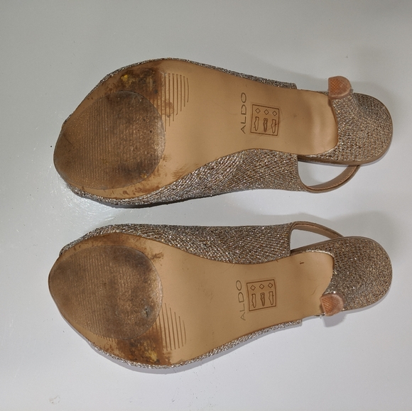 Gold Open Toe Pump Sandal, 8.5 from Aldo. - Picture 2 of 7